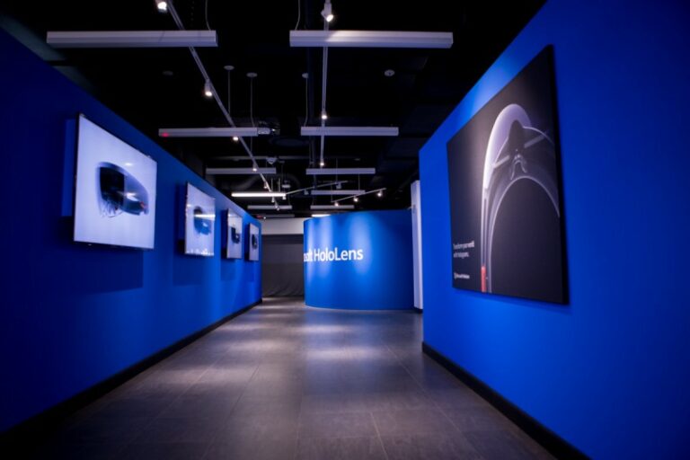 Microsoft открыла первый демонстрационный зал устройств HoloLens