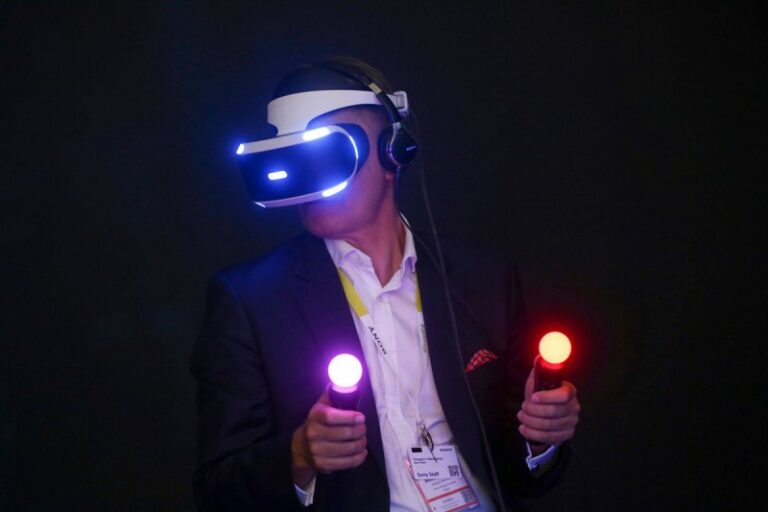 PlayStation VR будет продаваться по цене новой игровой платформы и получит 10 игр в 2016 году