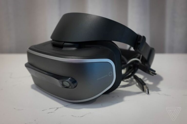 Шлем Lenovo на технологиях HoloLens поступит в продажу в начале осени