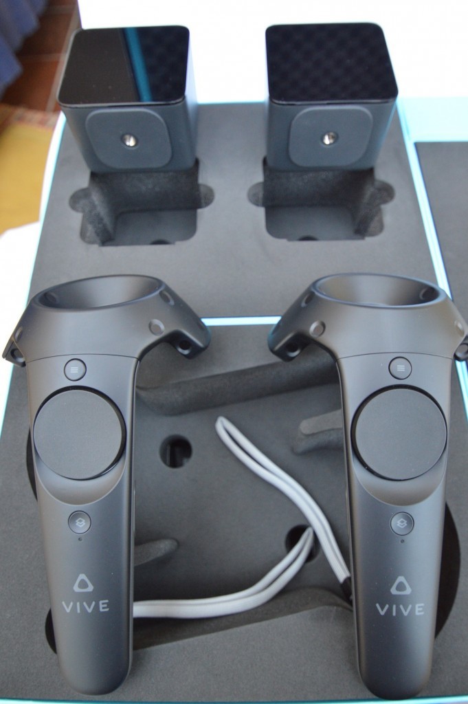 Фото: распаковка потребительской версии HTC Vive