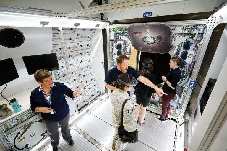 Lockheed Martin рассказала об использовании дополненной реальности на производстве космических аппаратов