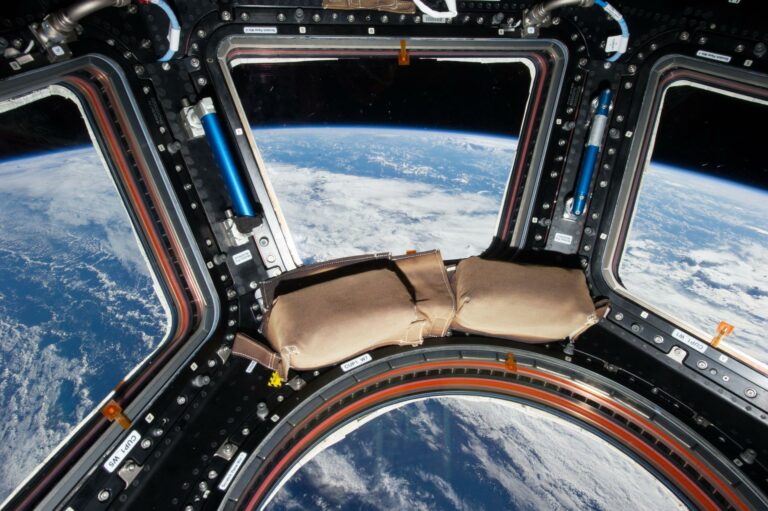 NASA везёт с орбиты ВР-фильм о жизни космонавтов