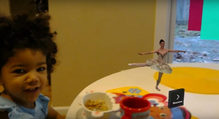 Инженеры Microsoft начали показывать собственные опыты с HoloLens (видео)