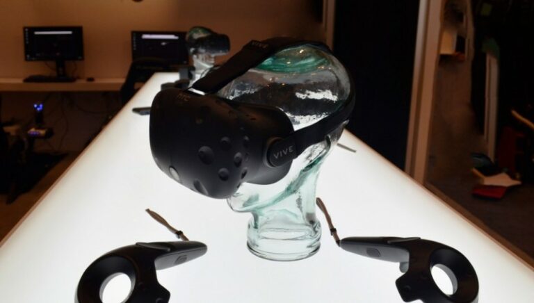Valve подарила всем гостям Vision Summit по экземпляру Vive Pre