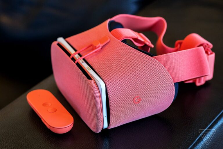 Очки Daydream View 2017 получили линзы Френеля и радиатор