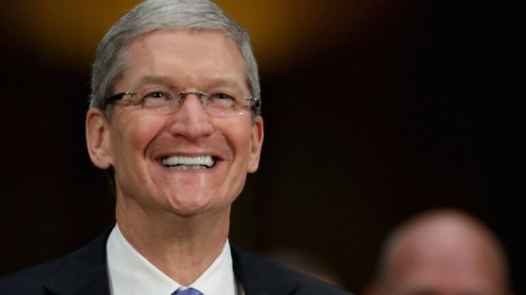 CEO Apple признал виртуальную реальность