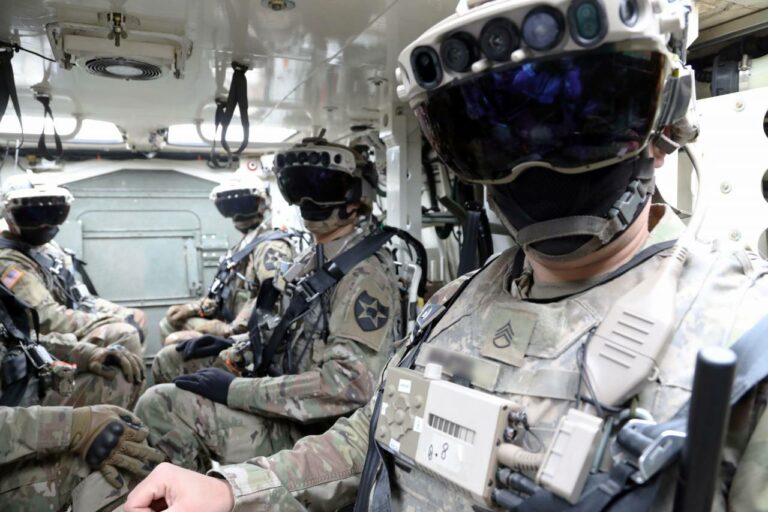 Армия США начинает принимать первую партию IVAS