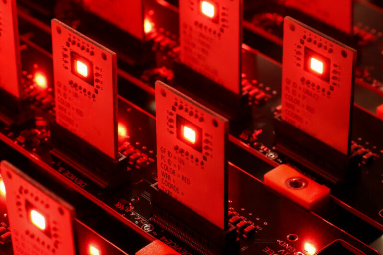 Plessey и Meta* сделали дисплей microLED с яркостью 6 000 000 нит