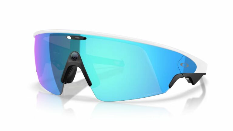 Первые спортивные: представлены умные очки Oakley Meta* Vanguard